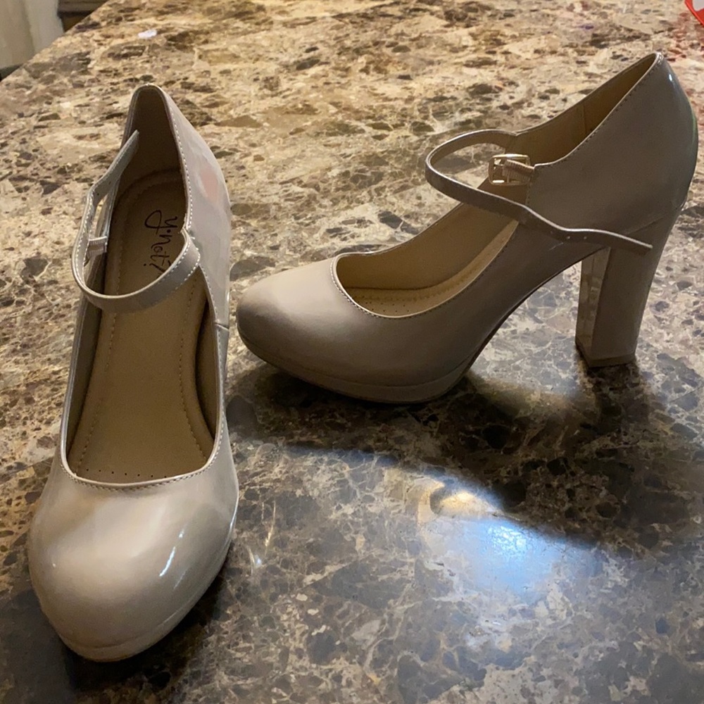 Brand new Beige Patent heels